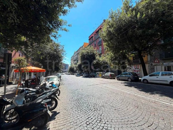 negozio in affitto a Napoli in zona Stella