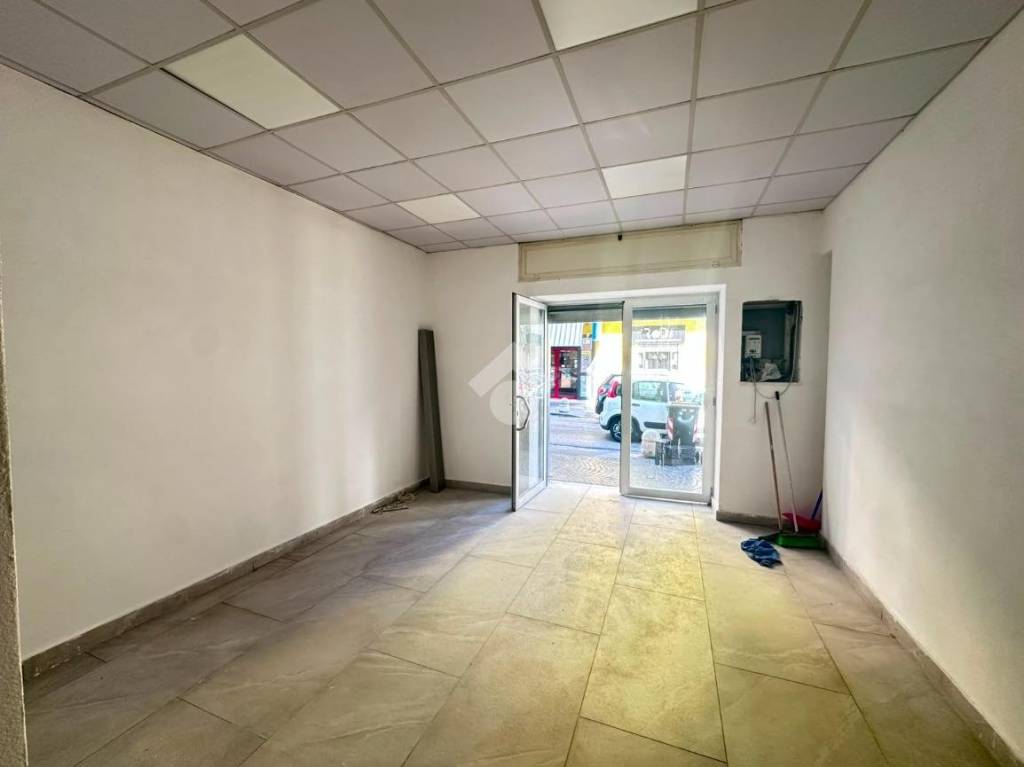 locale commerciale in affitto a Napoli in zona Secondigliano