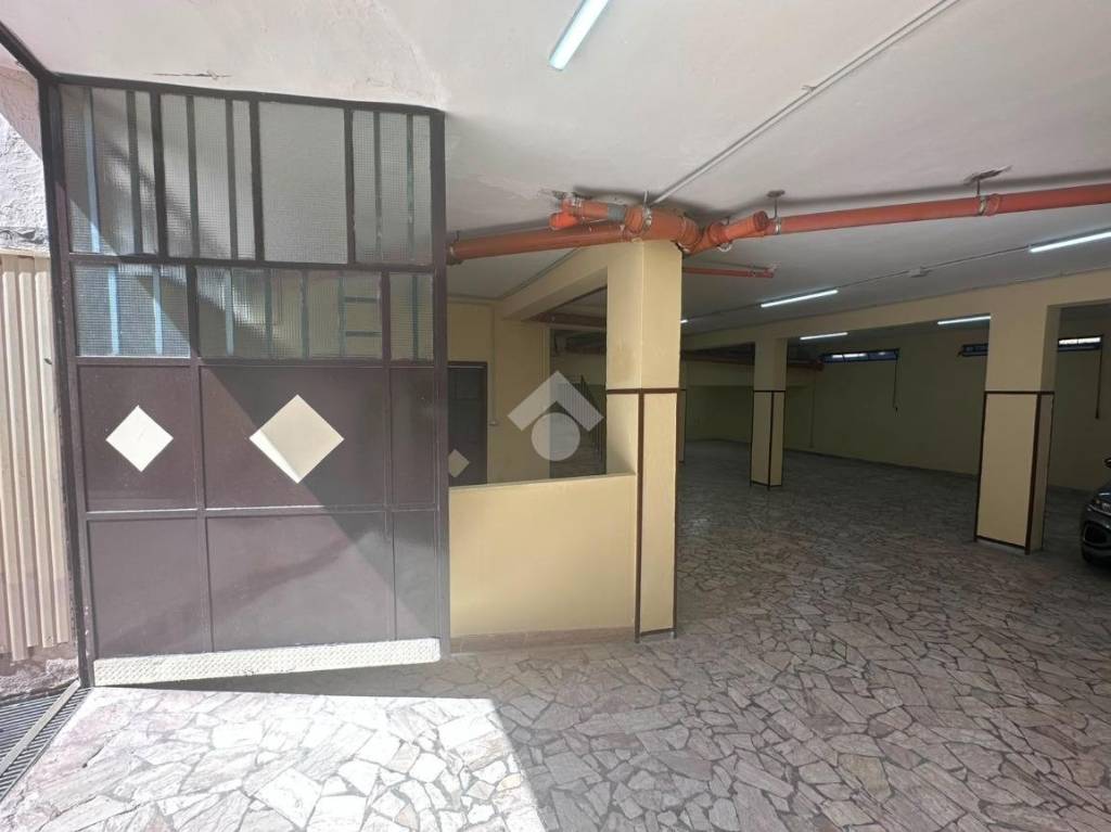 locale commerciale in affitto a Napoli in zona Scampia