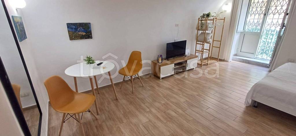 appartamento in affitto a Napoli in zona Stella