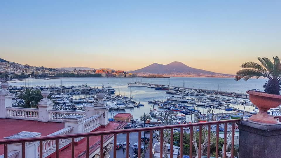 appartamento in affitto a Napoli in zona Chiaia