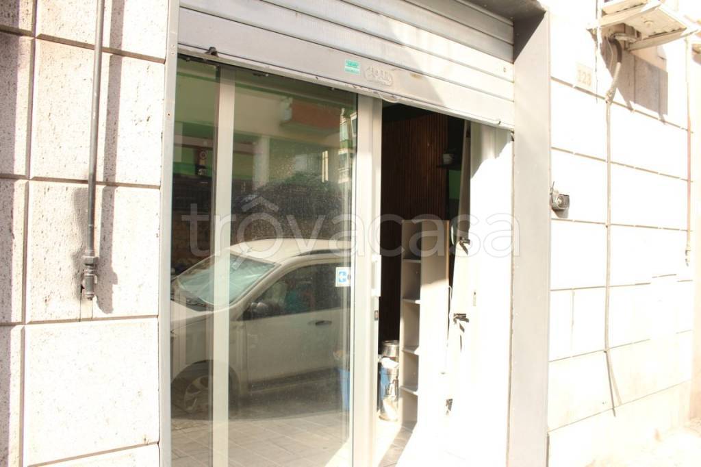 negozio in affitto a Napoli in zona Fuorigrotta