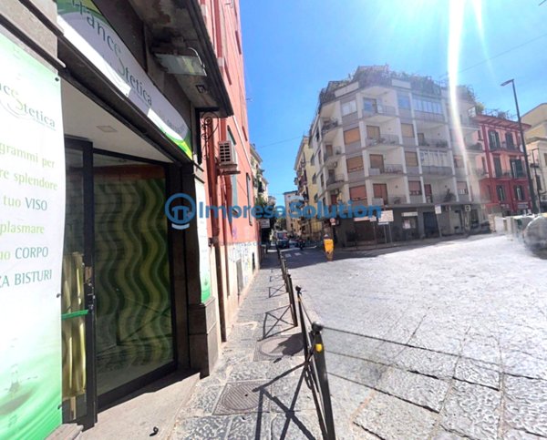 negozio in affitto a Napoli in zona Vomero