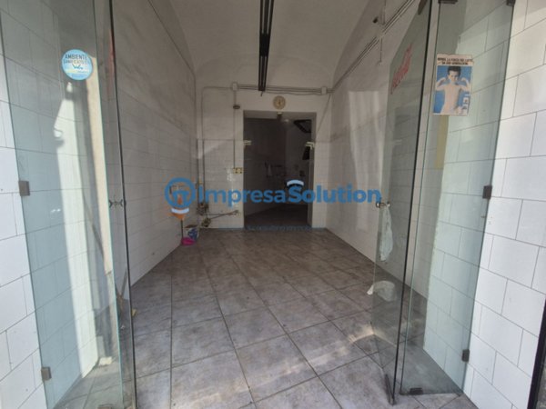 locale commerciale in affitto a Napoli in zona Vicaria