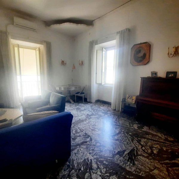 appartamento in affitto a Napoli in zona Chiaia