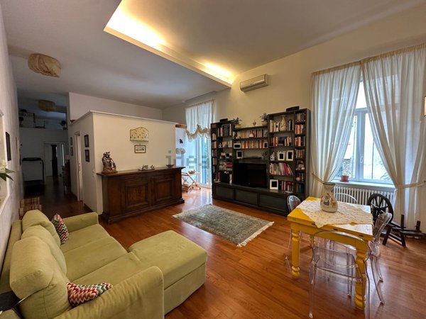 appartamento in affitto a Napoli in zona Chiaia