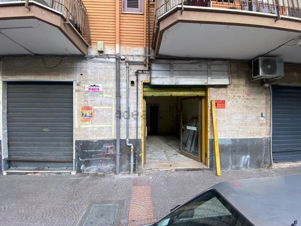 locale commerciale in affitto a Napoli in zona Secondigliano