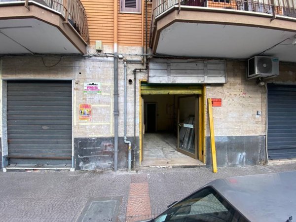 locale commerciale in affitto a Napoli in zona Secondigliano
