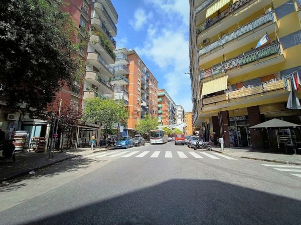 locale commerciale in affitto a Napoli