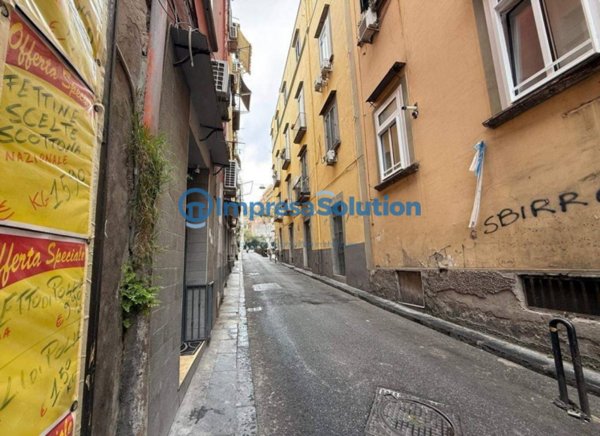 locale commerciale in affitto a Napoli