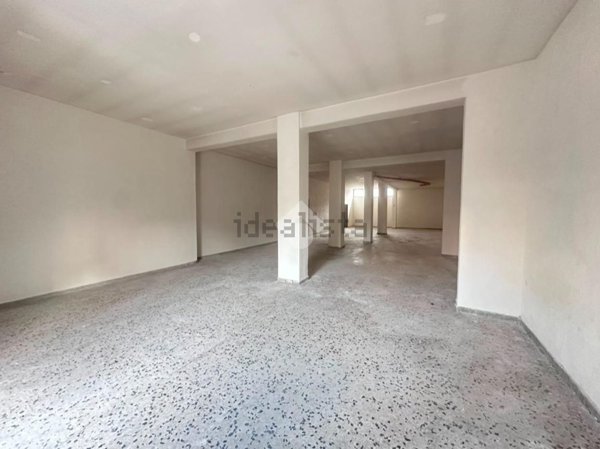 locale commerciale in affitto a Napoli in zona Secondigliano