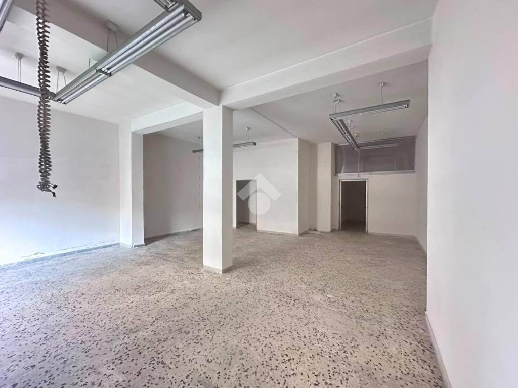 locale commerciale in affitto a Napoli in zona Secondigliano