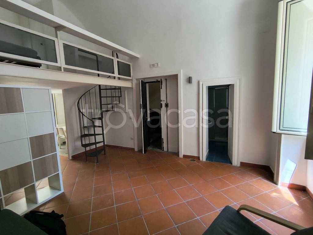 appartamento in affitto a Napoli in zona Chiaia