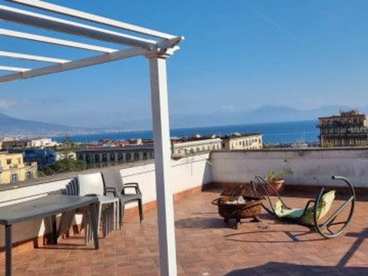 appartamento in affitto a Napoli in zona Chiaia