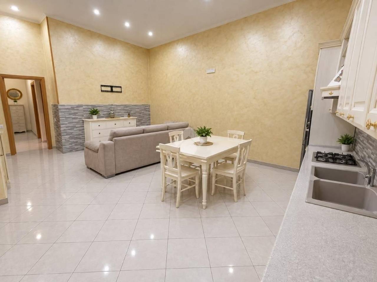 appartamento in affitto a Napoli in zona Stella