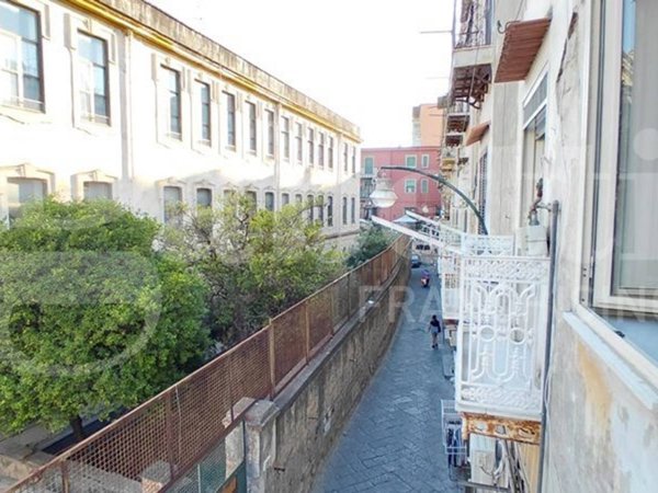 appartamento in affitto a Napoli in zona Stella