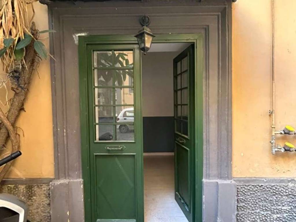 locale commerciale in affitto a Napoli in zona Chiaia