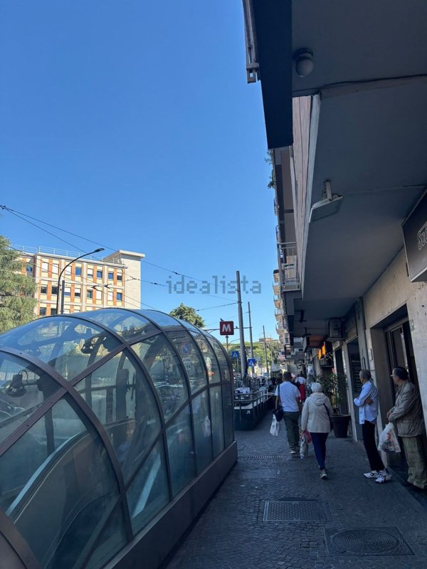 locale commerciale in affitto a Napoli