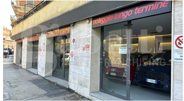 locale commerciale in affitto a Napoli in zona Camaldoli