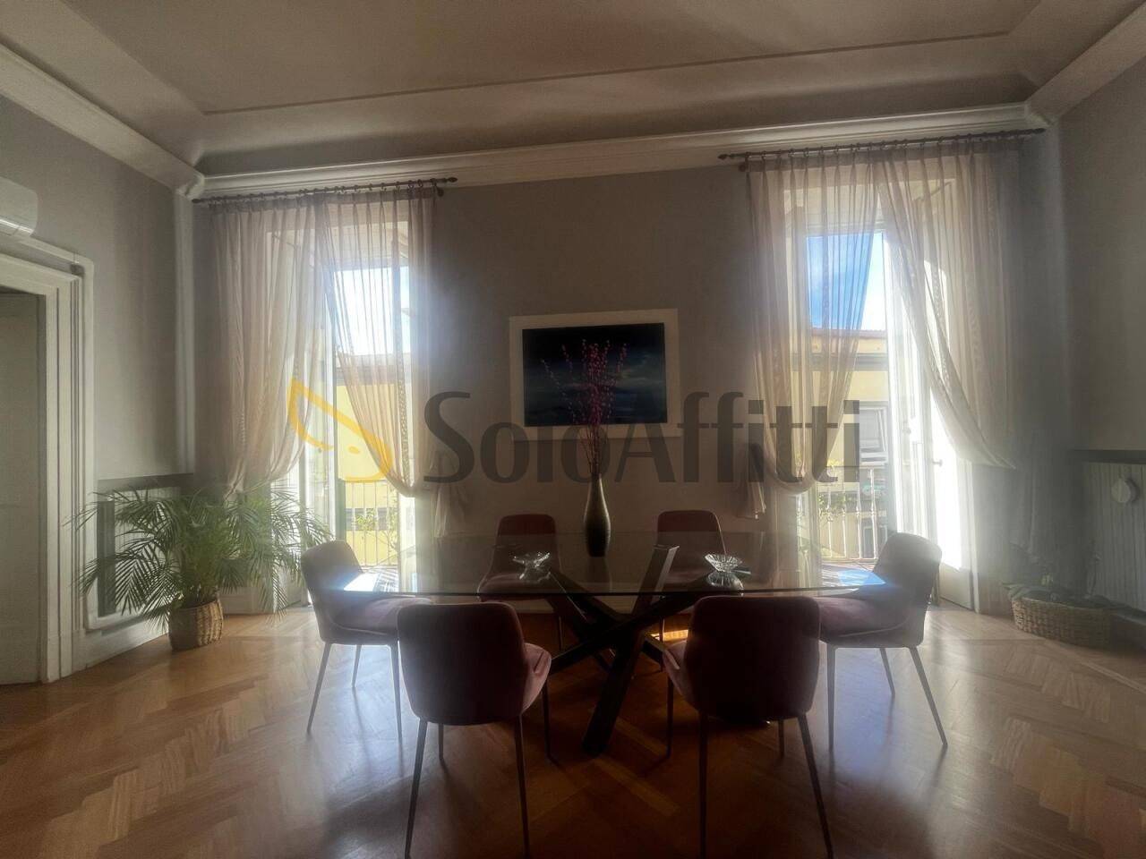 appartamento in affitto a Napoli in zona Chiaia