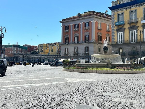 locale commerciale in affitto a Napoli in zona San Ferdinando