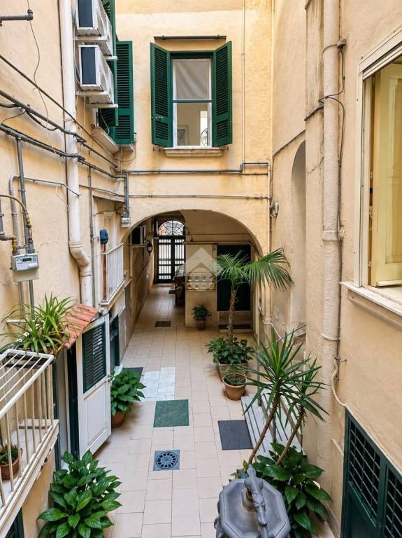 appartamento in affitto a Napoli in zona Chiaia