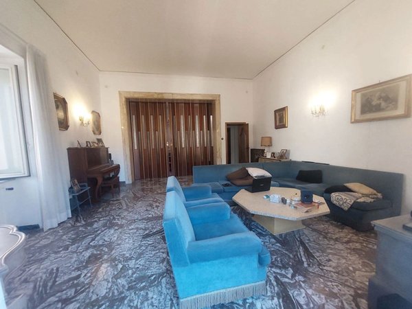 appartamento in affitto a Napoli in zona Chiaia