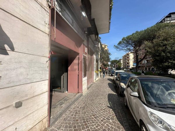 locale commerciale in affitto a Napoli in zona Capodimonte / Colli Aminei