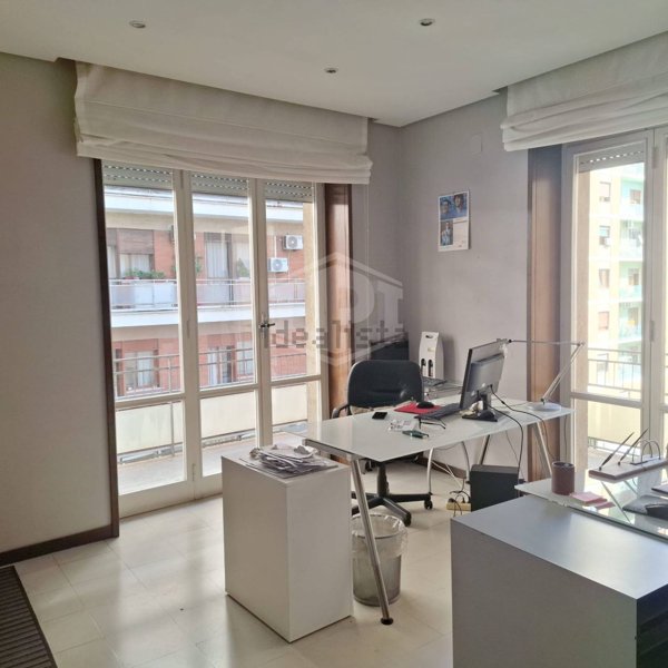ufficio in affitto a Napoli in zona Porto