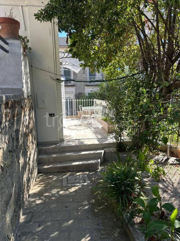 appartamento in affitto a Napoli in zona Chiaia