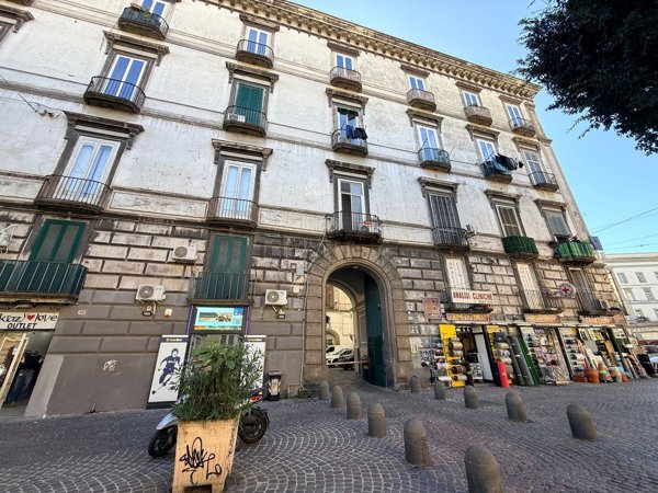 ufficio in affitto a Napoli in zona San Carlo all'Arena