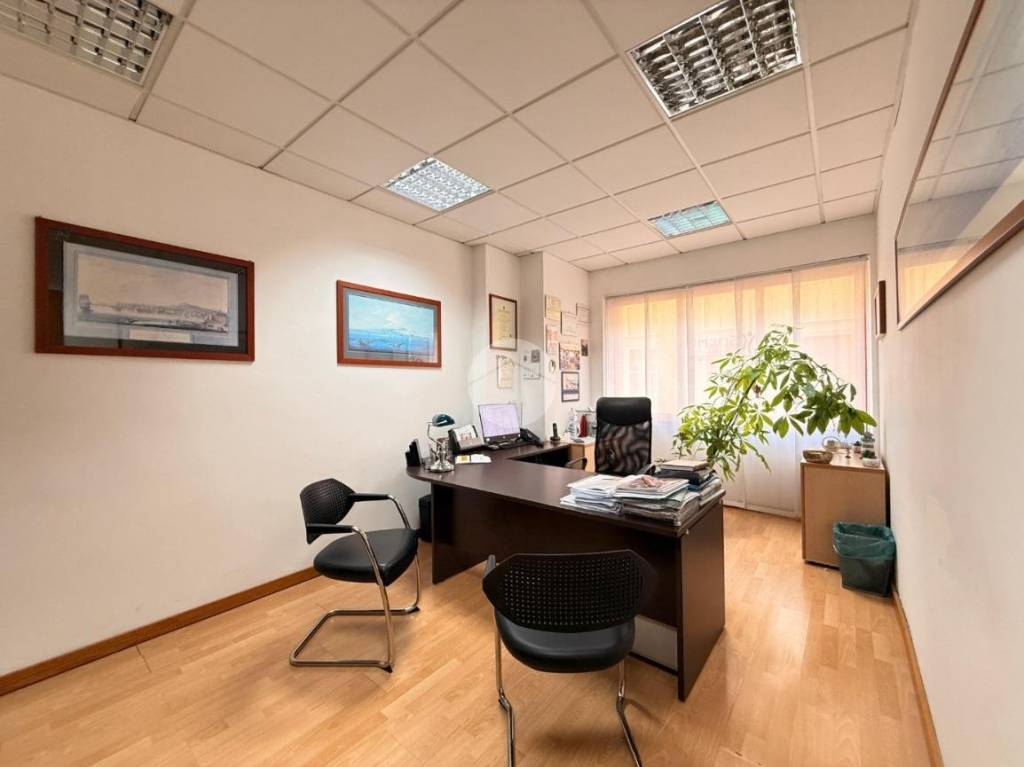 ufficio in affitto a Napoli in zona Porto