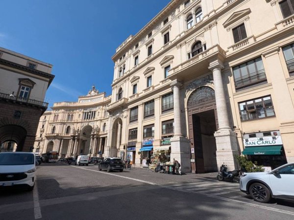 locale commerciale in affitto a Napoli in zona San Ferdinando