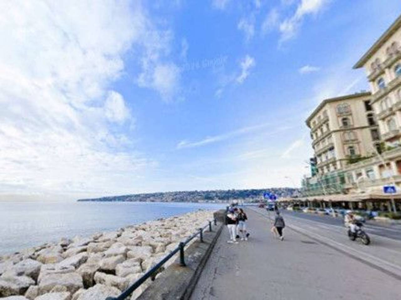 appartamento in affitto a Napoli in zona Chiaia