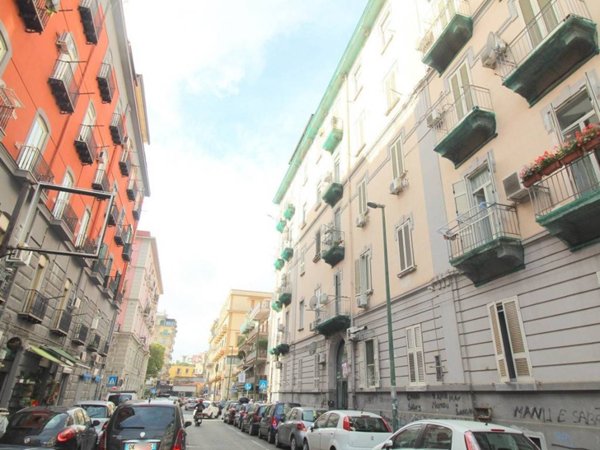 appartamento in affitto a Napoli in zona San Carlo all'Arena