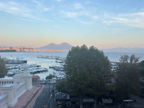 appartamento in affitto a Napoli in zona Chiaia