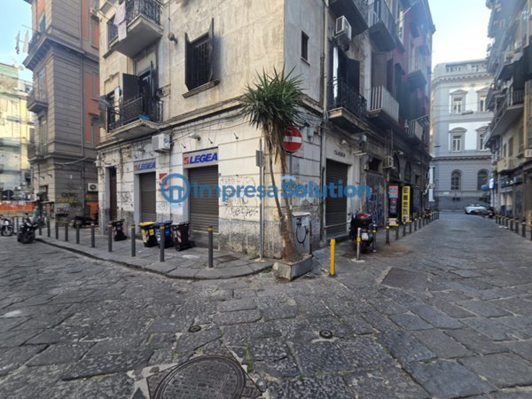 locale commerciale in affitto a Napoli in zona Porto