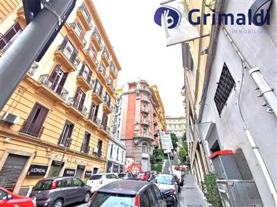 appartamento in affitto a Napoli in zona Chiaia