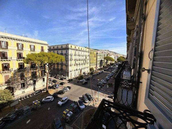 appartamento in affitto a Napoli in zona Chiaia