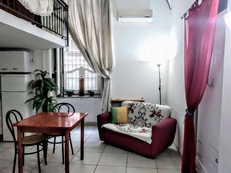 appartamento in affitto a Napoli in zona Chiaia