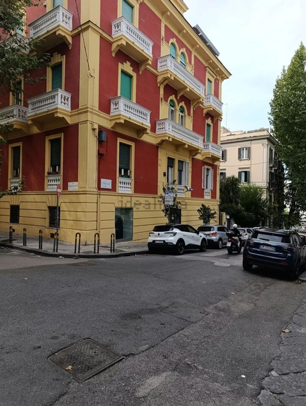 locale commerciale in affitto a Napoli in zona Vomero