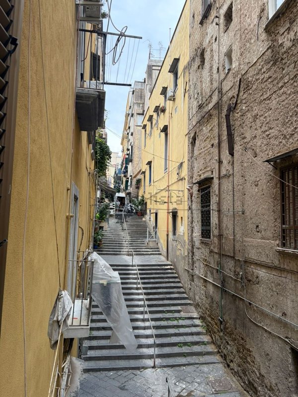 appartamento in affitto a Napoli in zona Chiaia
