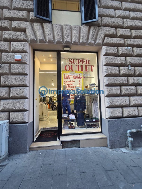 locale commerciale in affitto a Napoli in zona Chiaia