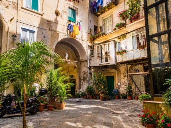 locale commerciale in affitto a Napoli