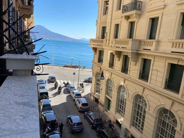 appartamento in affitto a Napoli in zona Chiaia
