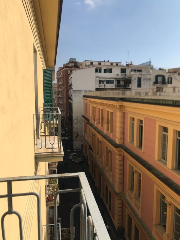 appartamento in affitto a Napoli in zona Chiaia