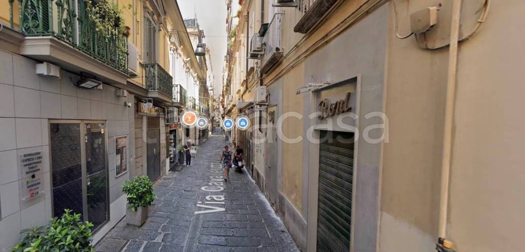 locale commerciale in affitto a Napoli in zona Chiaia