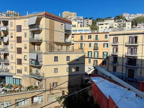 appartamento in affitto a Napoli in zona Chiaia
