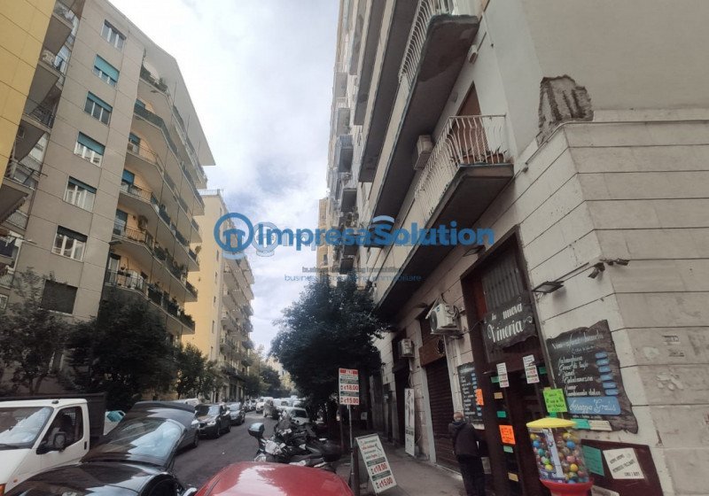 locale commerciale in affitto a Napoli in zona Arenella