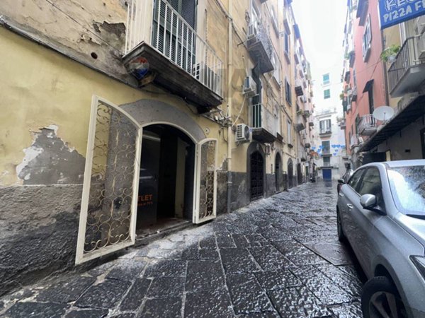 locale commerciale in affitto a Napoli in zona Chiaia